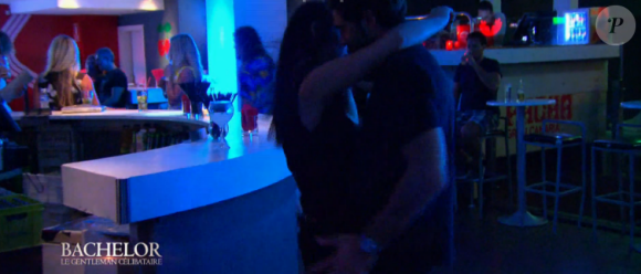Marco passe sa soirée collé-serré à Laurie dans Bachelor, sur NT1, lundi 21 mars 2016