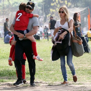 Patrick Dempsey et sa femme Jillian Fink assistent à un match de football de leurs fils Darby et Sullivan à Tarzana. Le 20 mars 2016