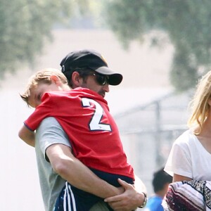 Patrick Dempsey et sa femme Jillian Fink assistent à un match de football de leurs fils Darby et Sullivan à Tarzana. Le 20 mars 2016