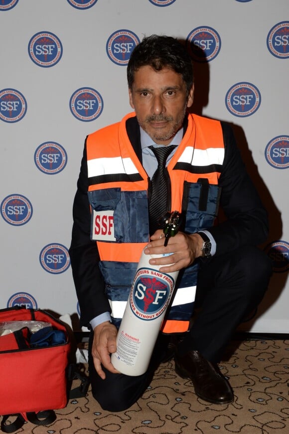 Pascall Elbé - Soirée de gala des "Sauveteurs sans frontières" à l'hôtel le collectionneur à Paris le 21 mars 2016. © Rachid Bellak/Bestimage