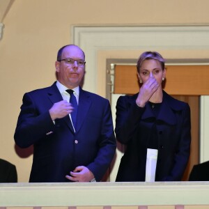 Le prince Albert II de Monaco et son épouse la princesse Charlène ont assisté à la traditionnelle procession du Vendredi Saint à Monaco, le 25 mars 2016. Le couple Princier était sur la petite terrasse du Palais pour saluer les participants. © Bruno Bebert/Bestimage