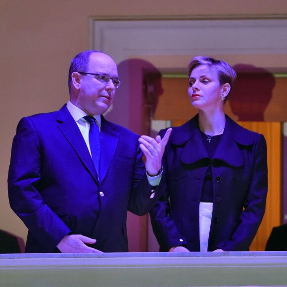 Le prince Albert II de Monaco et son épouse la princesse Charlène ont assisté à la traditionnelle procession du Vendredi Saint à Monaco, le 25 mars 2016. Le couple Princier était sur la petite terrasse du Palais pour saluer les participants. © Bruno Bebert/Bestimage