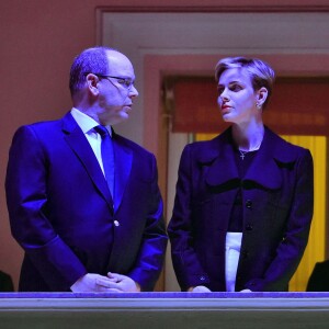 Le prince Albert II de Monaco et son épouse la princesse Charlène ont assisté à la traditionnelle procession du Vendredi Saint à Monaco, le 25 mars 2016. Le couple Princier était sur la petite terrasse du Palais pour saluer les participants. © Bruno Bebert/Bestimage