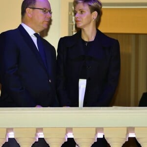 Le prince Albert II de Monaco et son épouse la princesse Charlène ont assisté à la traditionnelle procession du Vendredi Saint à Monaco, le 25 mars 2016. Le couple Princier était sur la petite terrasse du Palais pour saluer les participants. © Bruno Bebert/Bestimage