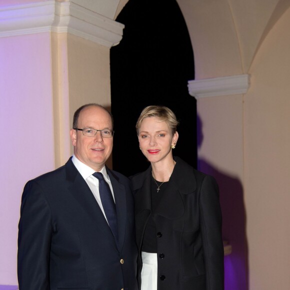 Exclusif - Le prince Albert II de Monaco et son épouse la princesse Charlène ont assisté à la traditionnelle procession du Vendredi Saint à Monaco, le 25 mars 2016. Le couple Princier était sur la petite terrasse du Palais pour saluer les participants. © Gaetan Luci/Palais princier/Bestimage