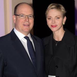 Exclusif - Le prince Albert II de Monaco et son épouse la princesse Charlène ont assisté à la traditionnelle procession du Vendredi Saint à Monaco, le 25 mars 2016. Le couple Princier était sur la petite terrasse du Palais pour saluer les participants. © Gaetan Luci/Palais princier/Bestimage