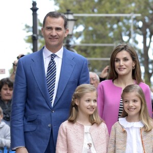 La reine Letizia et le roi Felipe VI d'Espagne ont assisté le 27 mars 2016 en compagnie de leurs filles Leonor, princesse des Asturies, et l'infante Sofia ainsi que la reine Sofia d'Espagne à la messe de Pâques en la cathédrale de Palma de Majorque.