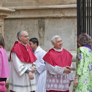 La reine Letizia et le roi Felipe VI d'Espagne, accueillis par les religieux, ont assisté le 27 mars 2016 en compagnie de leurs filles Leonor, princesse des Asturies, et l'infante Sofia ainsi que la reine Sofia d'Espagne à la messe de Pâques en la cathédrale de Palma de Majorque.