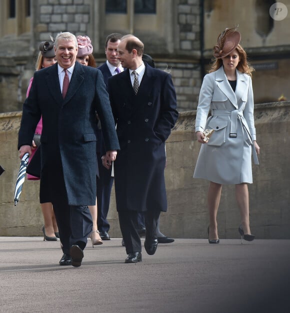 Le prince Andrew, le prince Edward, la princesse Beatrice au château de Windsor le 27 mars 2016 pour la messe de Pâques en la chapelle St George.