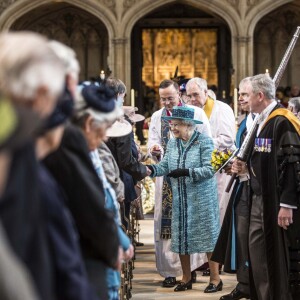La reine Elizabeth II, accompagnée par son mari le prince Philip, célébrait le 24 mars 2016 en la chapelle St George à Windsor le Royal Maundy, cérémonie de Pâques qui voient la monarque remettre des pièces d'argent symboliques à 90 hommes et 90 femmes.