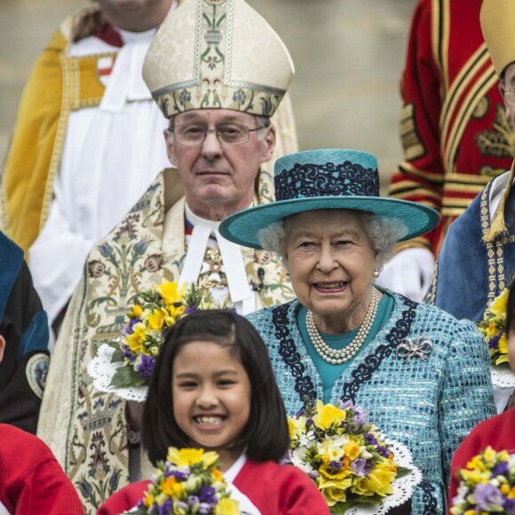 La reine Elizabeth II, accompagnée par son mari le prince Philip, célébrait le 24 mars 2016 en la chapelle St George à Windsor le Royal Maundy, cérémonie de Pâques qui voient la monarque remettre des pièces d'argent symboliques à 90 hommes et 90 femmes.