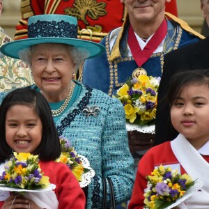 La reine Elizabeth II, accompagnée par son mari le prince Philip, célébrait le 24 mars 2016 en la chapelle St George à Windsor le Royal Maundy, cérémonie de Pâques qui voient la monarque remettre des pièces d'argent symboliques à 90 hommes et 90 femmes.