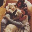 Geri Halliwell et sa fille Bluebell se reposent. Photo publiée sur Instagram au mois de mars 2016.