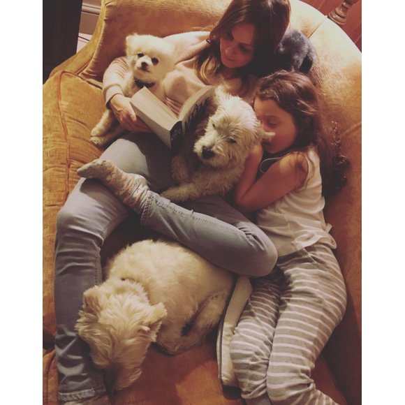Geri Halliwell et sa fille Bluebell se reposent. Photo publiée sur Instagram au mois de mars 2016.