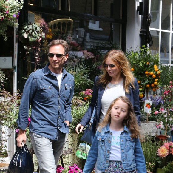 Exclusif - Première sortie en famille des jeunes mariés Geri Halliwell et Christian Horner à Londres à leur retour de lune de miel à Woburn Abbey. La petite Bluebell est souriante et heureuse, elle tient la main à Christian Horner, le 30 mai 2015