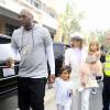 Lamar Odom et sa femme Khloé Kardashian avec Mason Disick et Penelope Disick arrivent à l'église de Agoura Hills pour la messe de Pâques à Hagoura Hills le 27 Mars 2016. 