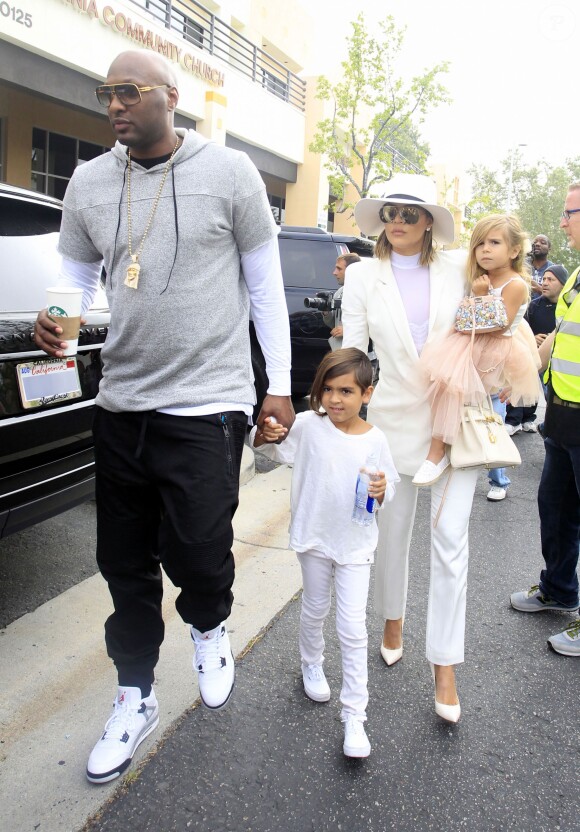 Lamar Odom et sa femme Khloé Kardashian avec Mason Disick et Penelope Disick arrivent à l'église de Agoura Hills pour la messe de Pâques à Hagoura Hills le 27 Mars 2016. 