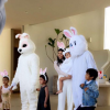 Kylie Jenner fête Pâques en famille. Kanye West et Tyga sont déguisés en lapins pour les enfants. Kourtney Kardashian pose avec son fils Mason. Photo publiée sur Snapchat, le 27 mars 2016.
