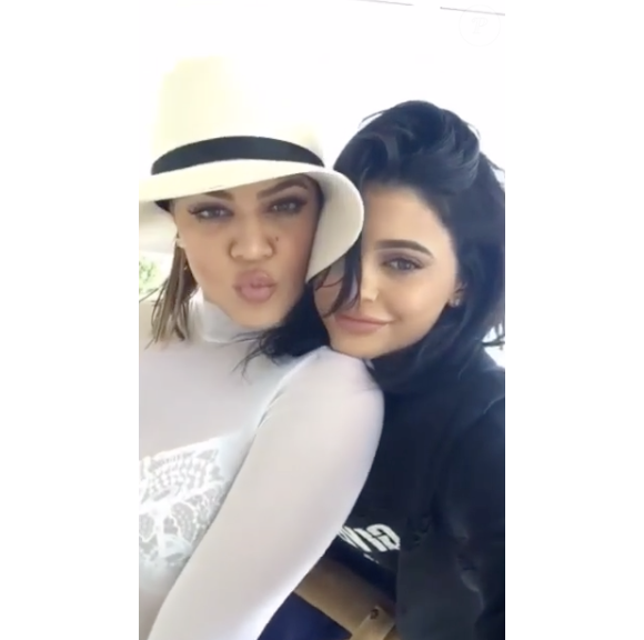 Kylie Jenner et sa soeur Khloé Kardashian fêtent Pâques en famille. Photo publiée sur Snapchat, le 27 mars 2016.