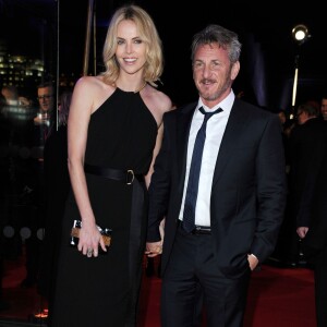 Charlize Theron et son compagnon Sean Penn à la Première du film "Gunman" à Londres. Le 16 février 2015