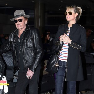 Après son 75ème concert, Johnny Hallyday arrive en famille avec sa femme Laeticia et ses filles Jade et Joy à l'aéroport de Los Angeles en provenance de Paris le 29 mars 2016.