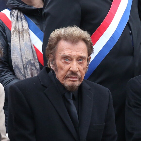 Johnny Hallyday - Hommage rendu aux victimes des attentats de janvier et de novembre 2015, place de la République à Paris, le 10 janvier 2016. Cet hommage a lieu un an après le rassemblement unitaire de 1,6 million de personnes du 11 janvier 2015 organisé juste après les attentats contre Charlie Hebdo et l'Hyper Cacher Porte de Vincennes. © Dominique Jacovides/Bestimage