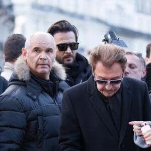 Exclusif : Johnny Hallyday et son épouse Laeticia se recueillent place de la Bourse à Bruxelles le 27 mars 2016