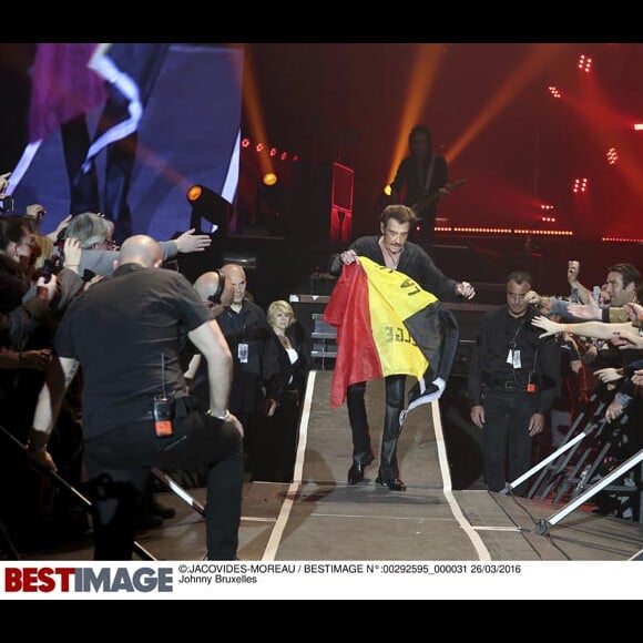Exclusif : Johnny Hallyday pendant son concert du 26 mars 2016 à Bruxelles, un hommage bouleversant