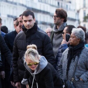 Exclusif : Johnny Hallyday et son épouse Laeticia se recueillent place de la Bourse à Bruxelles le 27 mars 2016