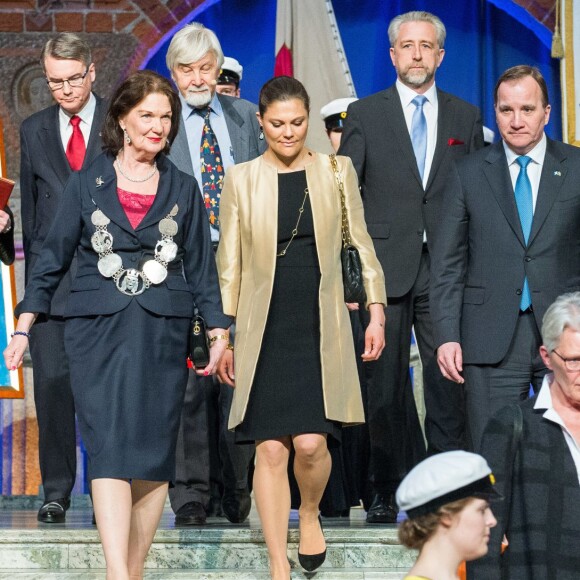 La princesse héritière Victoria de Suède prenait part avec le secrétaire général de l'ONU Ban Ki-moon et le Premier ministre suédois Stefan Löfven à la conférence des Nations unies à la mémoire de Dag Hammarskjöld, à l'Hôtel de Ville de Stockholm le 30 mars 2016.