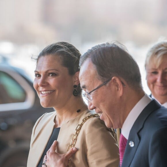 La princesse héritière Victoria de Suède prenait part avec le secrétaire général de l'ONU Ban Ki-moon et le Premier ministre suédois Stefan Löfven à la conférence des Nations unies à la mémoire de Dag Hammarskjöld, à l'Hôtel de Ville de Stockholm le 30 mars 2016.