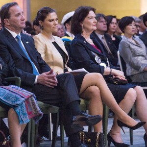 La princesse Victoria de Suède, moins d'un mois après avoir accouché du prince Oscar, prenait part le 30 mars 2016 à la conférence des Nations unies à la mémoire de Dag Hammarskjöld, à l'Hôtel de Ville de Stockholm.