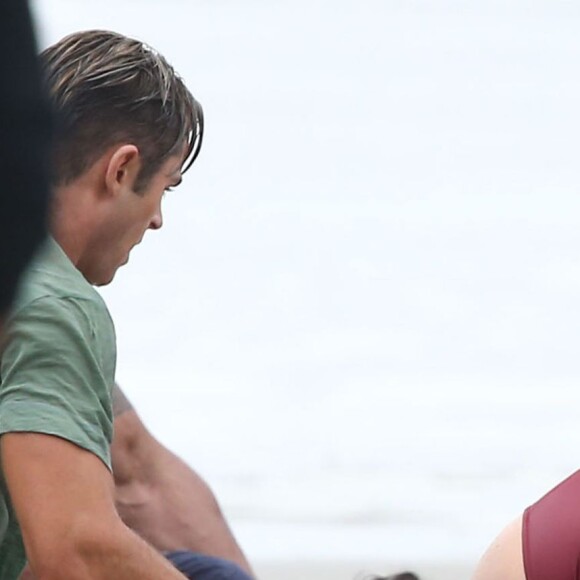 Zac Efron, Kelly Rohrbach - Les acteurs sur le tournage de 'Baywatch' à Savannah en Georgie, le 30 mars 2016