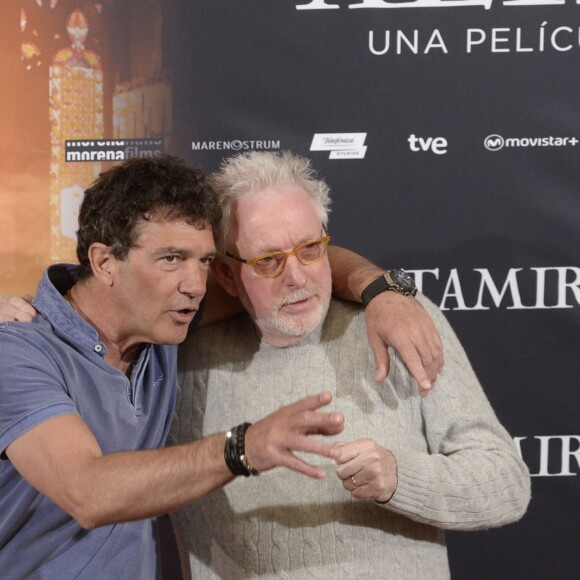 Antonio Banderas et le réalisateur Hugh Hudson au photocall du film "Altamira" à Madrid le 31 mars 2016.