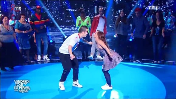 Priscilla, sa danse laisse un spectateur perplexe dans VTEP, le 1er février 2016 sur TF1.
