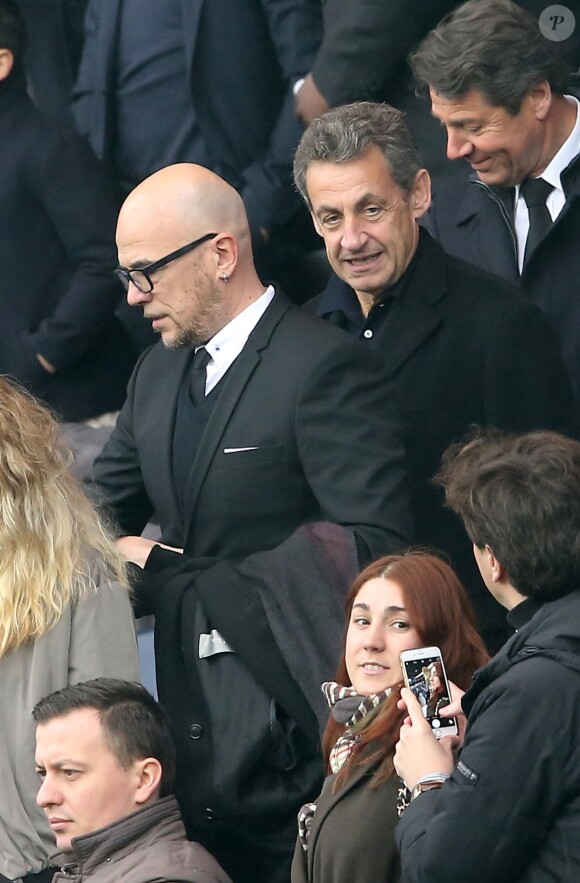 Pascal Obispo, Nicolas Sarkozy et Christian Estrosi au match de football PSG - Nice, au Parc des Princes, à Paris, le 2 avril 2016 © Cyril Moreau/Bestimage