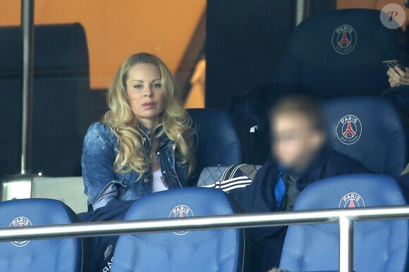 Helena Seger et ses enfants au match de football PSG - Nice, au Parc des Princes, à Paris, le 2 avril 2016 © Cyril Moreau/Bestimage