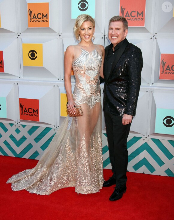 Todd Chrisley et sa femme Julie Chrisley à la 51e cérémonie annuelle des Academy Country Music Awards à l'hôtel MGM de Las Vegas le 3 Avril 2016.