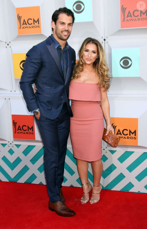 Eric Decker et sa femme Jessie James Decker à la 51e cérémonie annuelle des Academy Country Music Awards à l'hôtel MGM de Las Vegas le 3 Avril 2016.