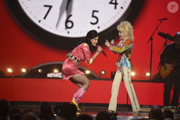 Katy Perry et Dolly Parton  à la 51e cérémonie annuelle des Academy Country Music Awards à l'hôtel MGM de Las Vegas le 3 Avril 2016.