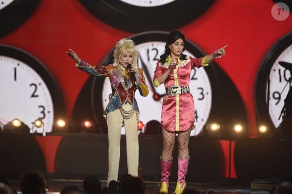 Dolly Parton et Katy Perry à la 51e cérémonie annuelle des Academy Country Music Awards à l'hôtel MGM de Las Vegas le 3 Avril 2016.