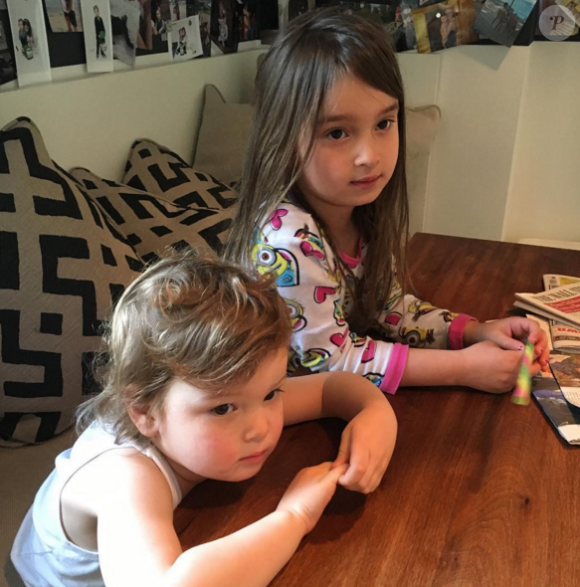 Ivanka Trump a publié une photo de sa fille Arabella et son fils Joseph en train de regarder leur petit frère Theodore James, sur sa page Instagram, le 1er avril 2016.