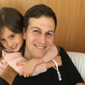 Ivanka Trump a publié une photo de son mari avec leur fille Arabella et leur fils Jospeh, sur sa page Instagram, le 31 mars 2016.