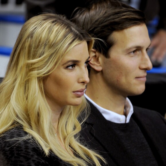 Ivanka (enceinte) Trump et son mari Jared Kushner lors d'un meeting de Donald Trump à Manchester dans le New Hampshire le 8 février 2016.