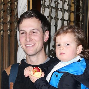 Jared Kushner et son fils Joseph dans les rues de New York, le 28 mars 2016