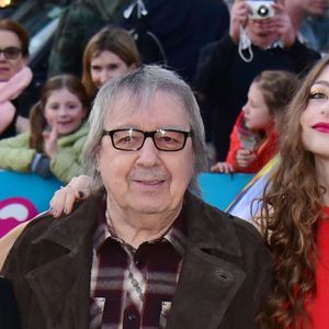 Suzanne Accosta, le femme de Bill Wyman, Bill Wyman et leurs filles Jessica, Matilda et Katherine au vernissage de l'exposition "Exhibitionism" consacrée aux Rolling Stones à la Saatchi Gallery de Londres le 4 avril 2016. © CPA / Bestimage