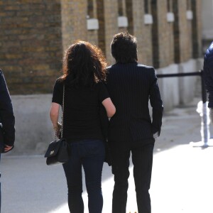 Ronnie Wood et sa femme enceinte Sally Humphreys  arrive à la galerie Saatchi à Londres pour une visite privée de l'expo "Exhibitionism" consacrée aux Rolling Stones, le 3 avril 2016.