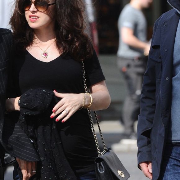 Ronnie Wood et sa femme enceinte Sally Humphreys  arrive à la galerie Saatchi à Londres pour une visite privée de l'expo "Exhibitionism" consacrée aux Rolling Stones, le 3 avril 2016.