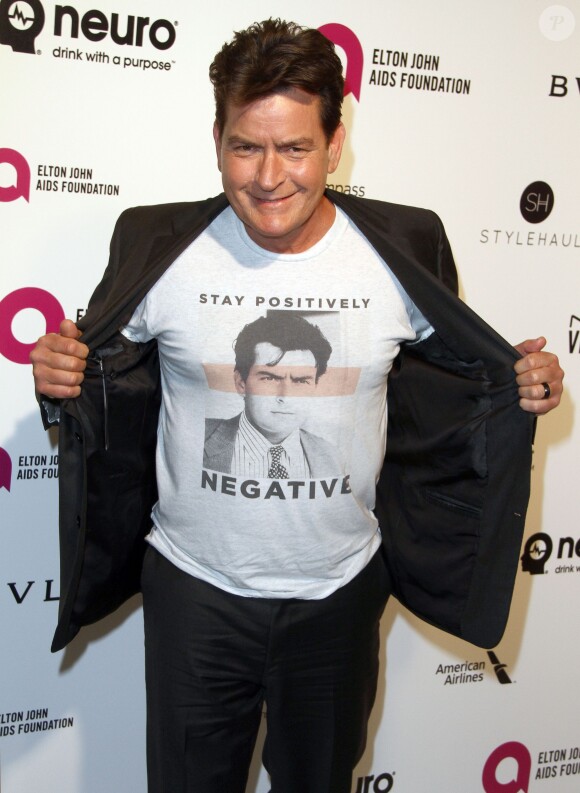 Charlie Sheen à la soirée Elton John AIDS foundation 2016 à West Hollywood Park à West Hollywood. Le 28 février 2016
