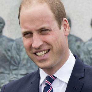 Le prince William, duc de Cambridge, lors d'un déjeuner pour les 10 ans de sa présidence de l'association English Football au stade Wembley à Londres, le 6 avril 2016, quelques heures avant une réception à Kensington Palace en compagnie de son épouse la duchesse Catherine.